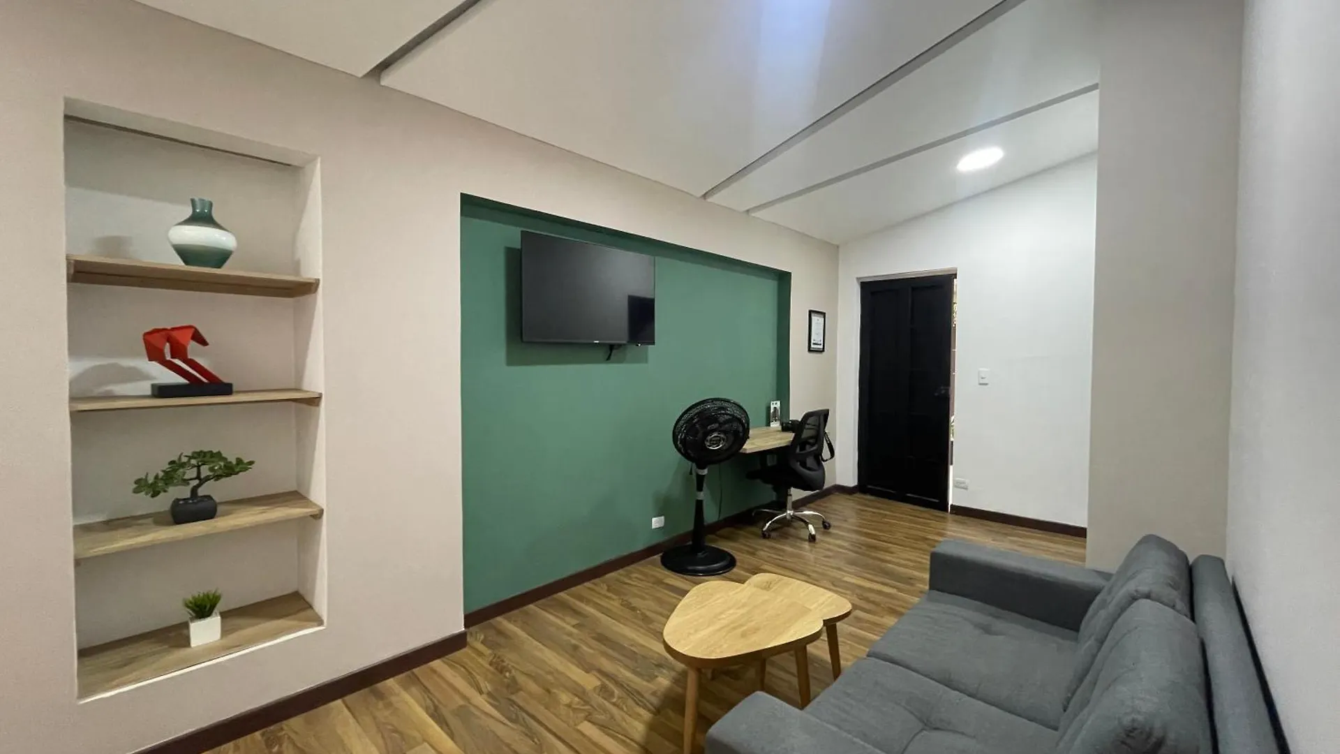 Apartamento En Medellin Sector Del Poblado A101 By Roots Rentals コロンビア