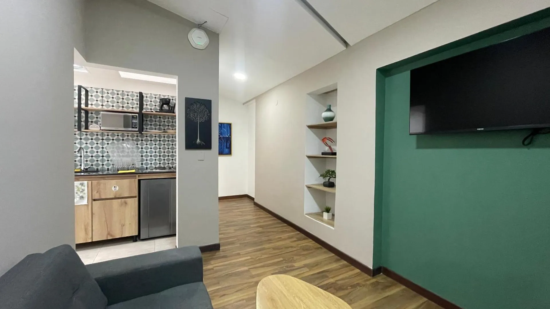 Apartamento En Medellin Sector Del Poblado A101 By Roots Rentals アパート